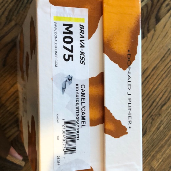 Donald Pliner suede/stingray heels - Picture 8 of 10